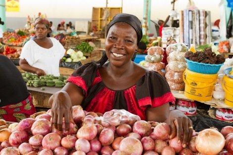 Cocovico market hall improves women’s lives in Ivory Coast - Oikocredit ...